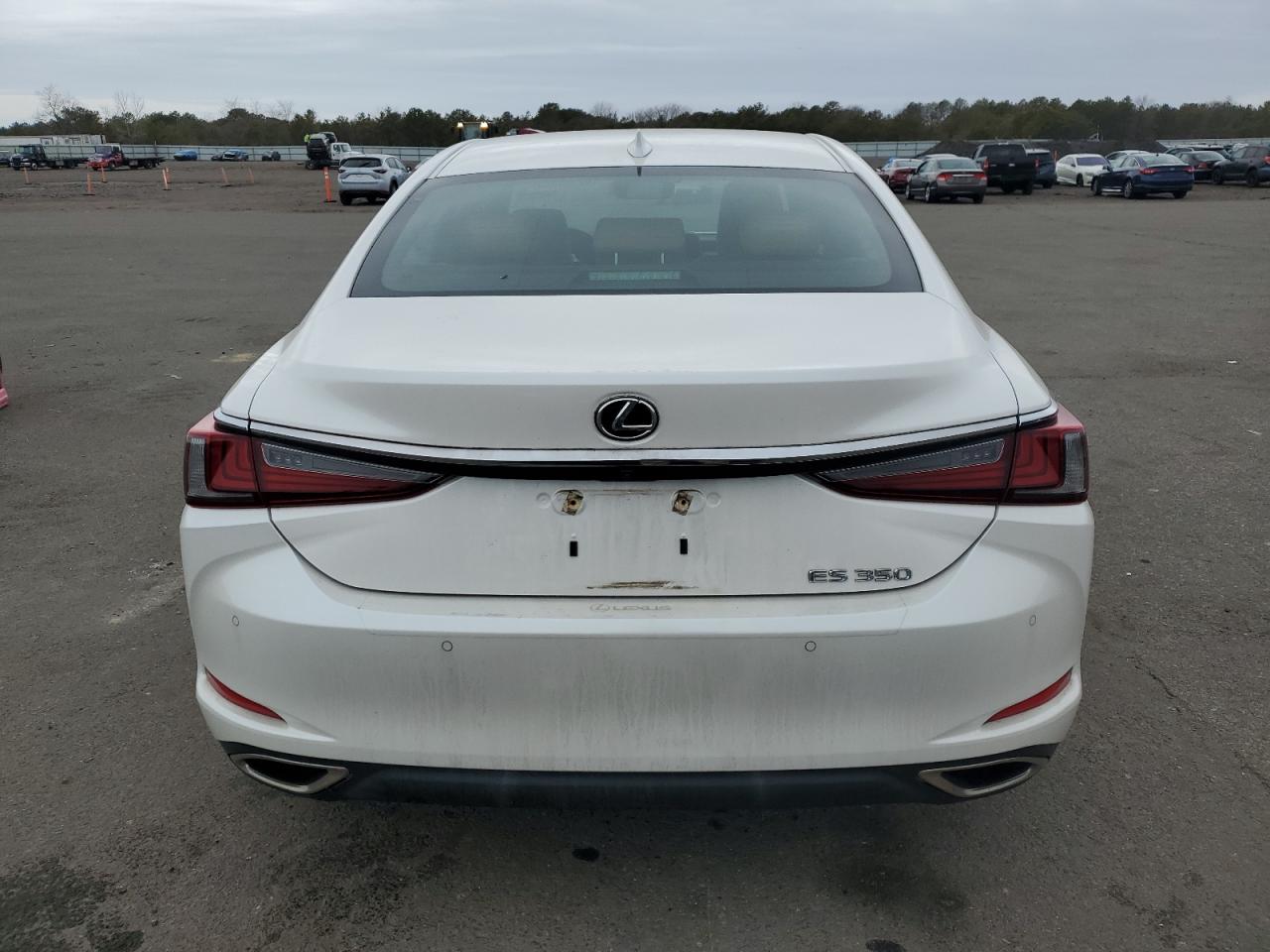 2019 Lexus ES - Image 6