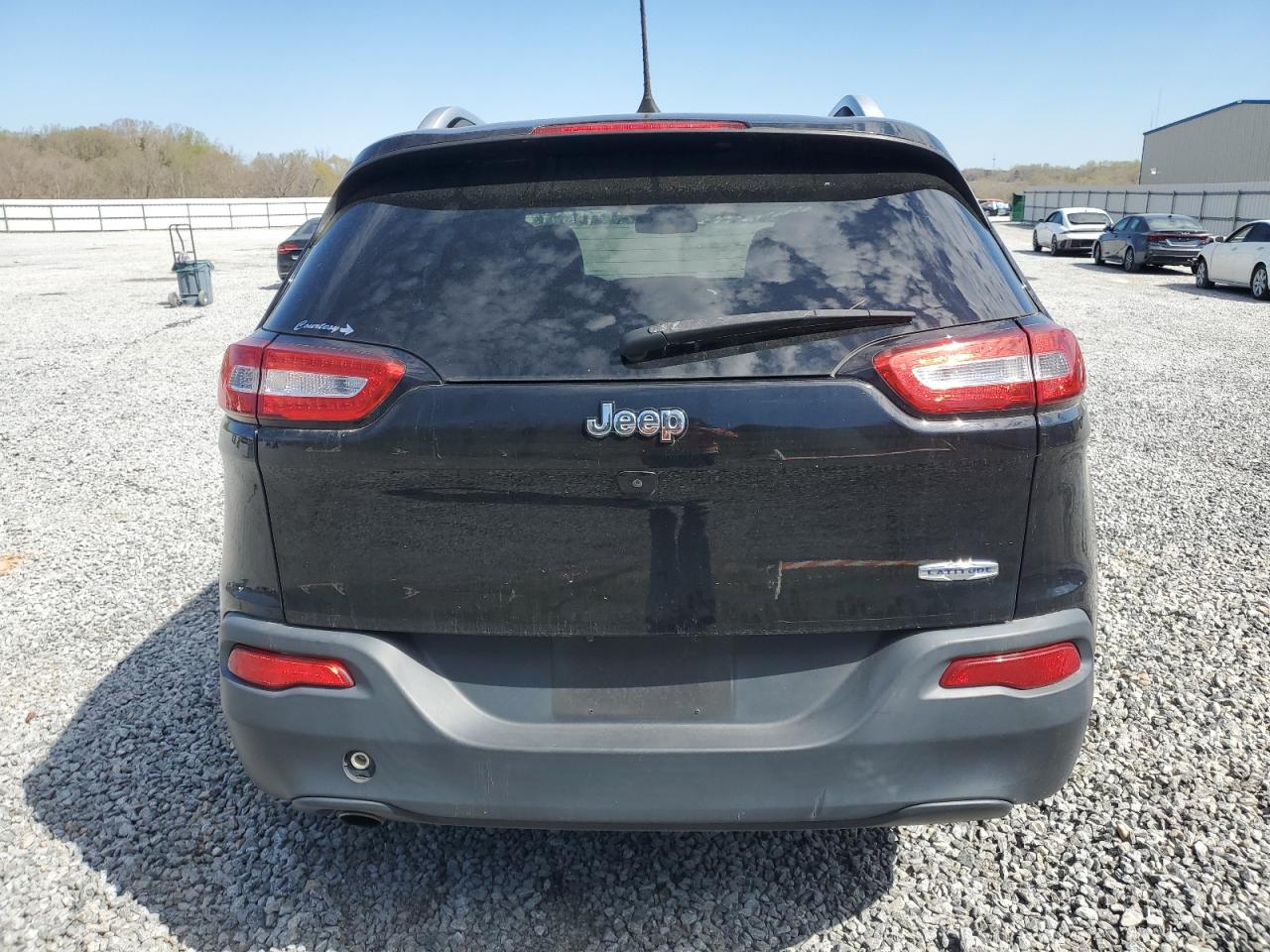 2018 Jeep Cherokee Latitude Plus VIN: 1C4PJLLBJD553255 Lot: 50999745