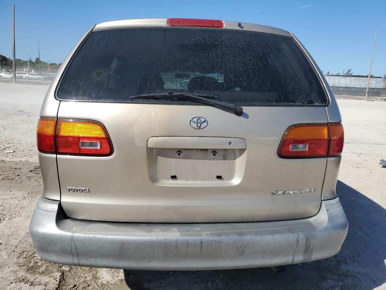 2000 Toyota Sienna - Image 6