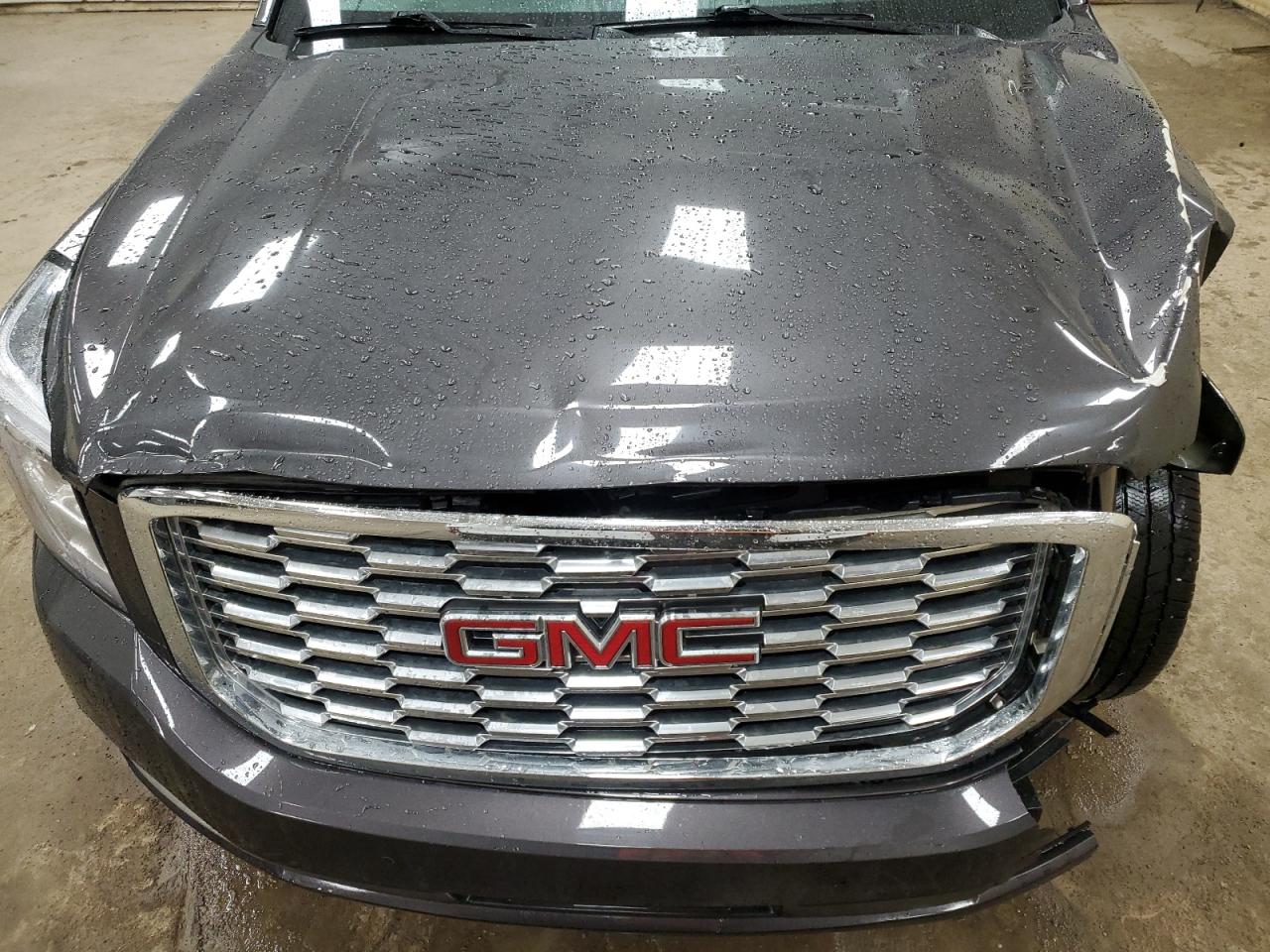 2018 GMC Yukon - Image 12