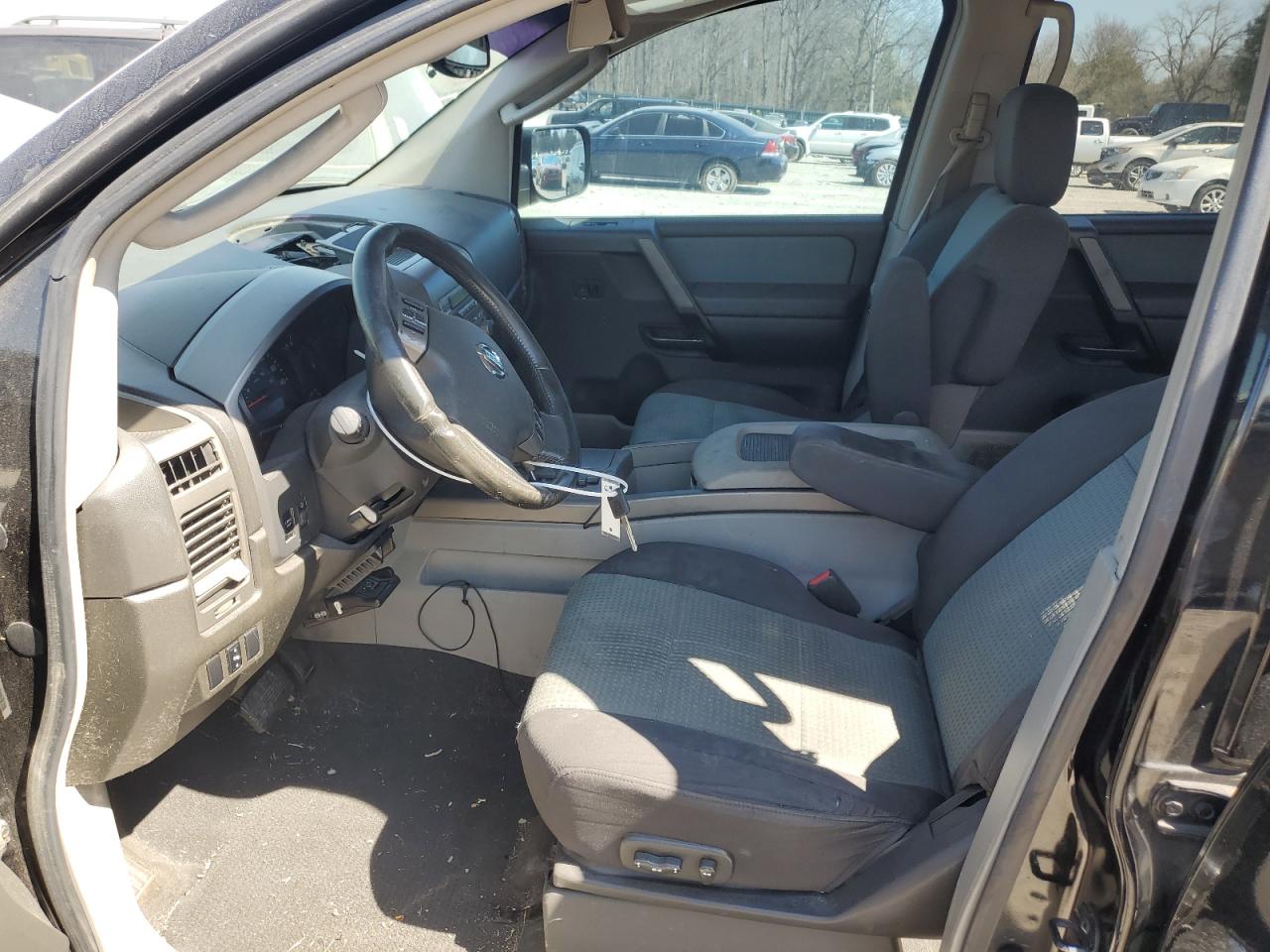 2004 Nissan Titan - Image 7