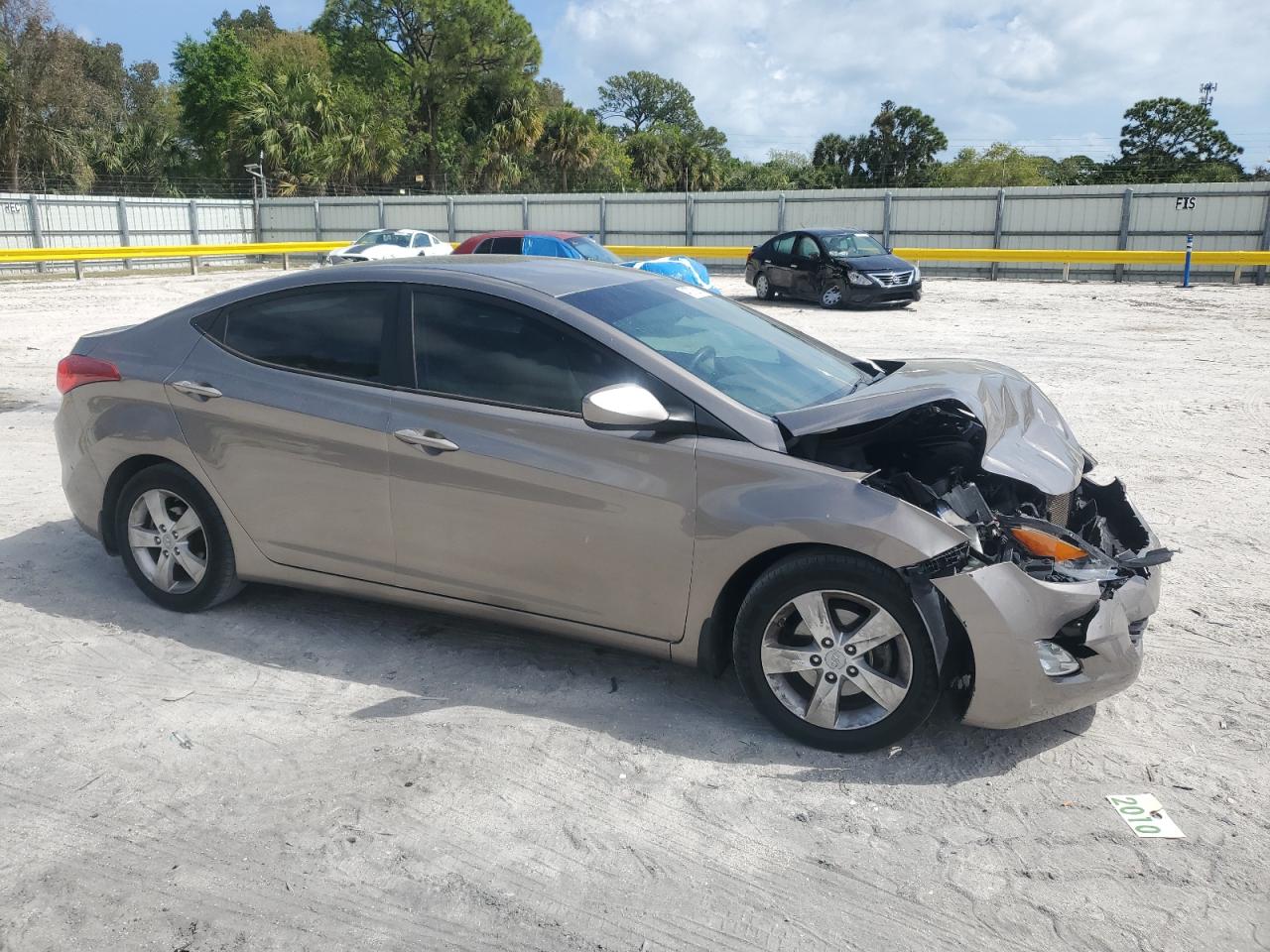 2013 Hyundai Elantra - Image 4