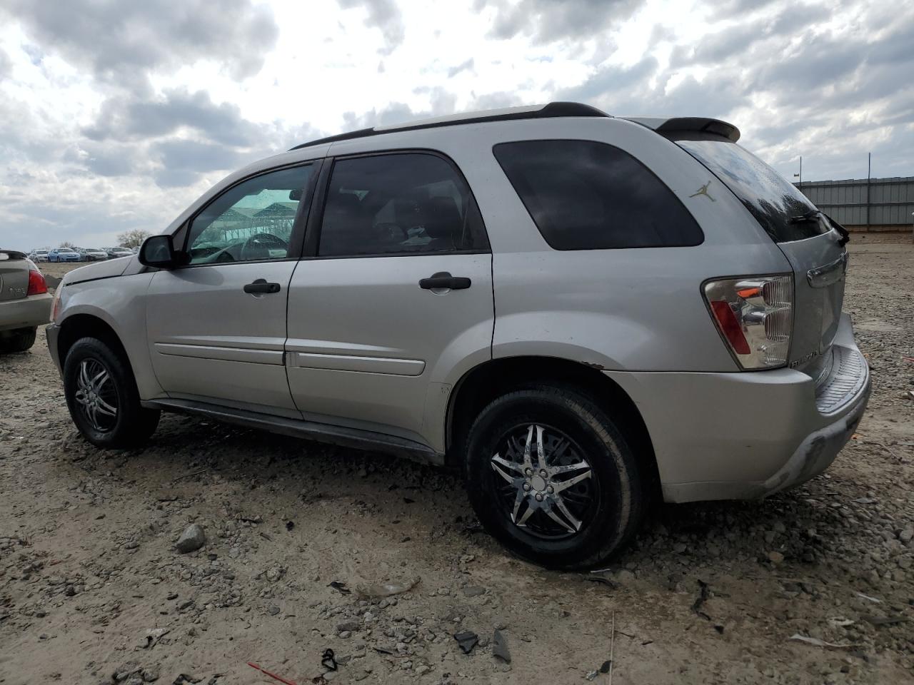 2005 Chevrolet Equinox - Image 2