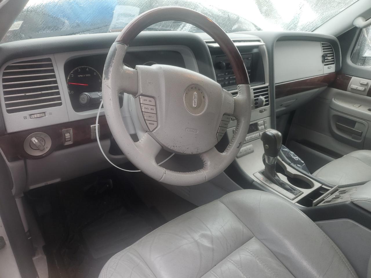 2004 Lincoln Aviator - Image 8