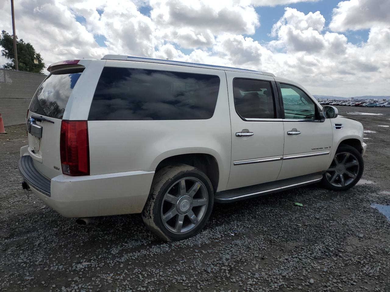 2007 Cadillac Escalade - Image 3