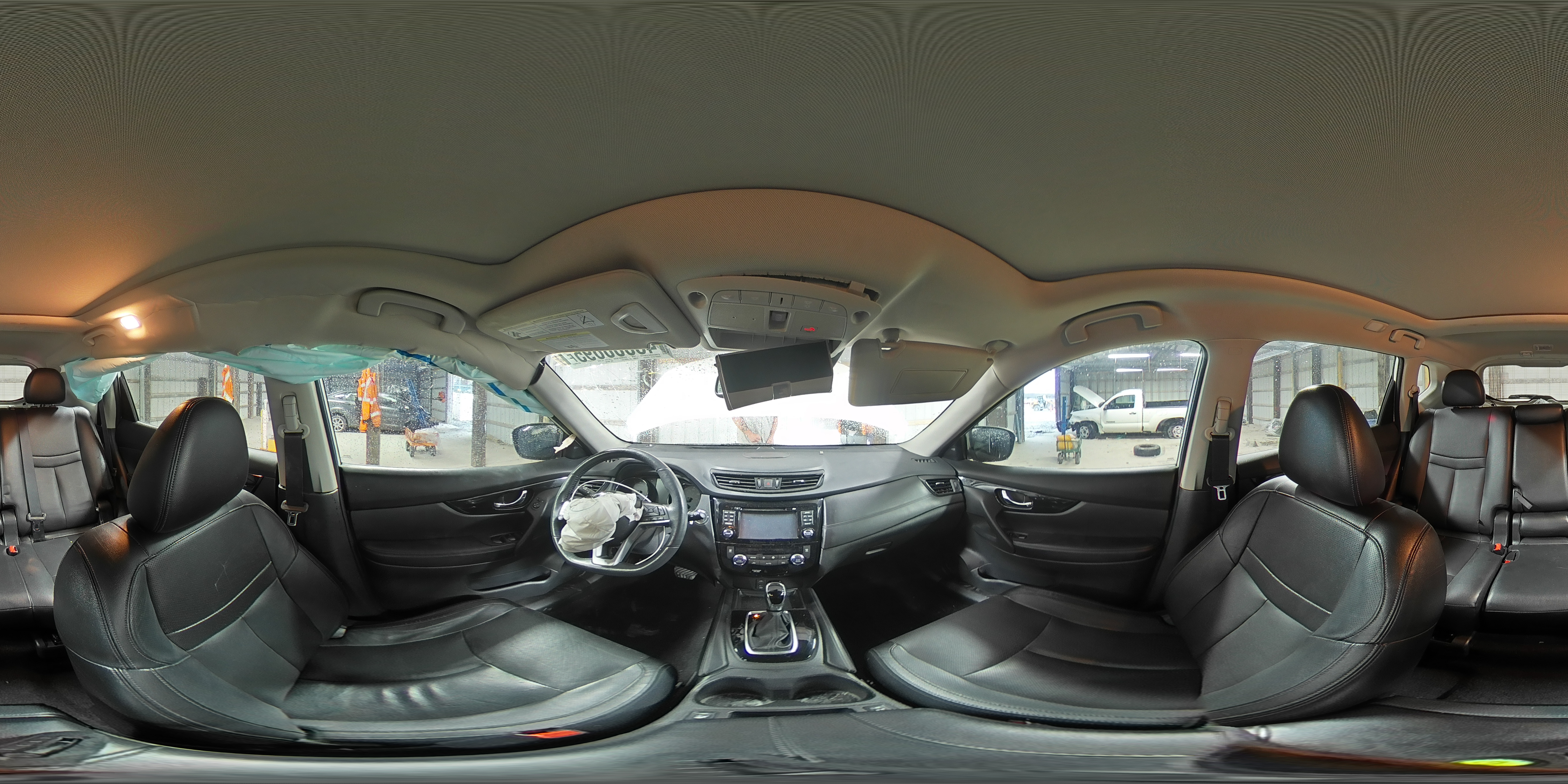 2017 Nissan Rogue - Image 14