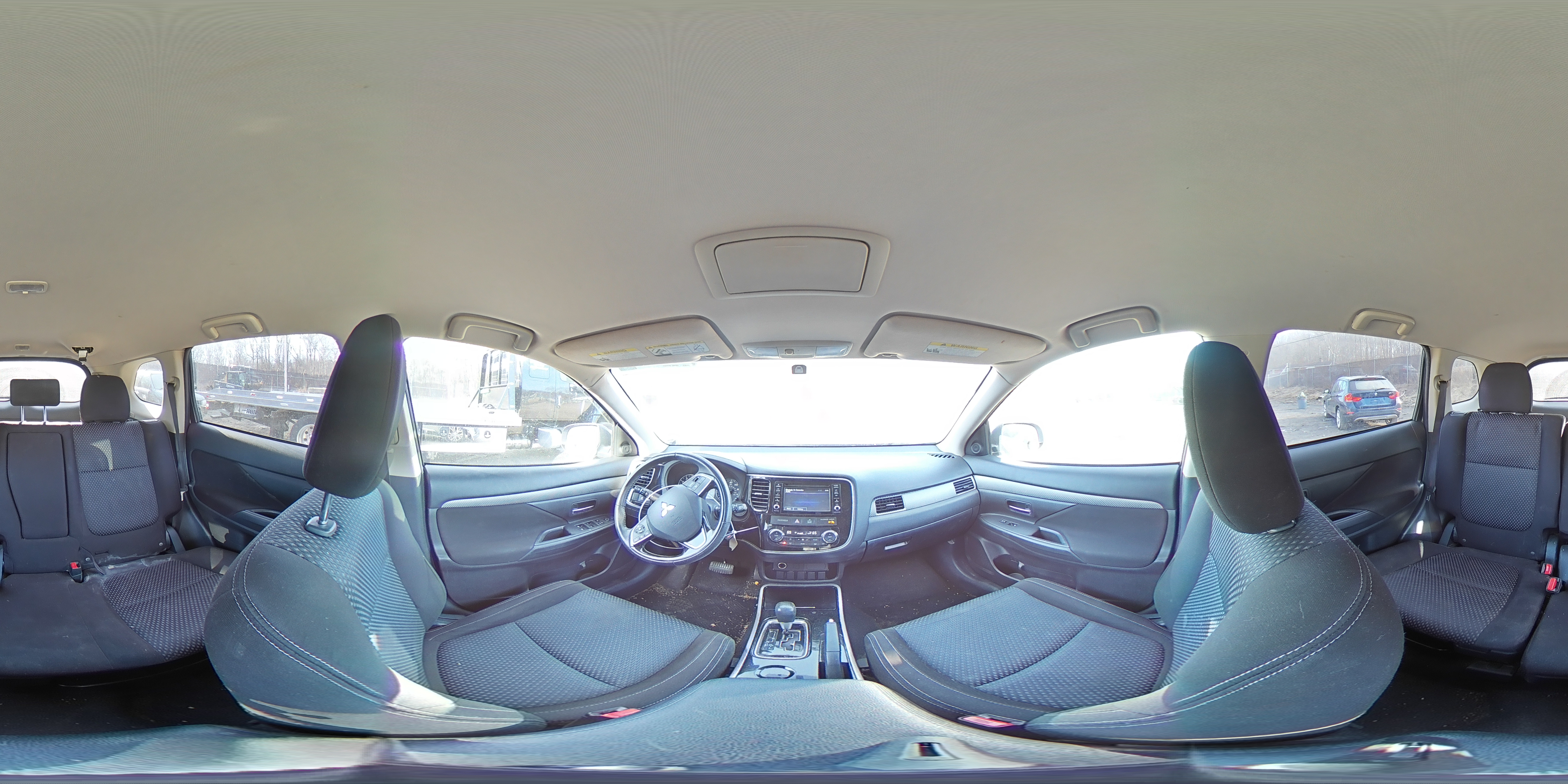 2017 Mitsubishi Outlander - Image 14