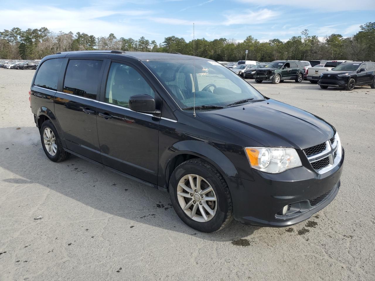 2019 Dodge Caravan - Image 4