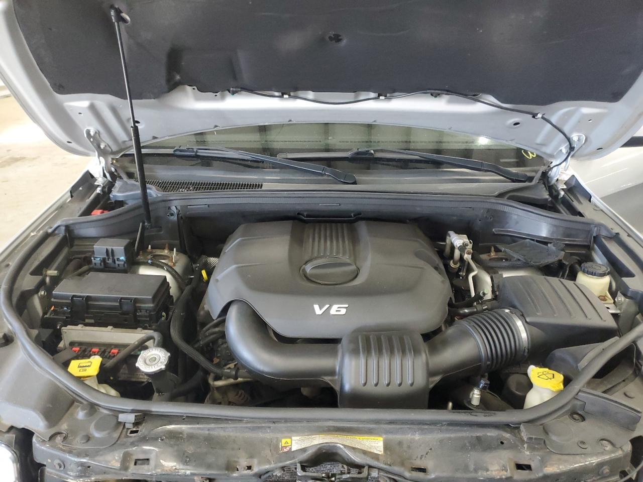 2012 Jeep Grand Cherokee - Image 11