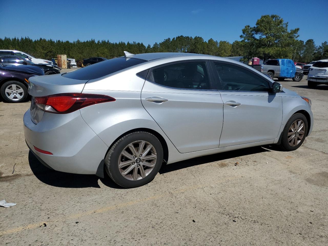 2015 Hyundai Elantra - Image 3