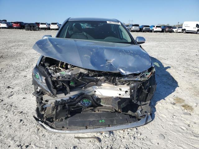  TOYOTA CAMRY 2019 Srebrny