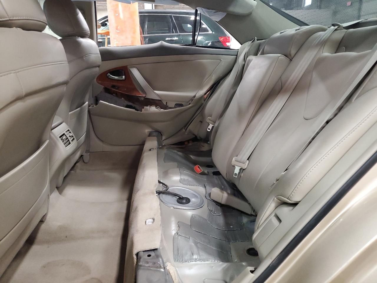 2011 Toyota Camry - Image 10