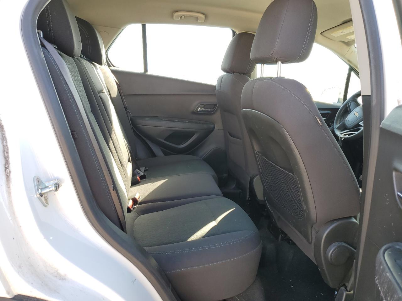 2016 Chevrolet Trax Ls VIN: KL7CJKSB9GB661252 Lot: 47848355