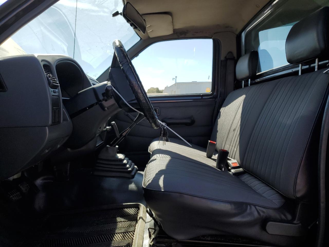 1995 Nissan Navara (Frontier) - Image 7
