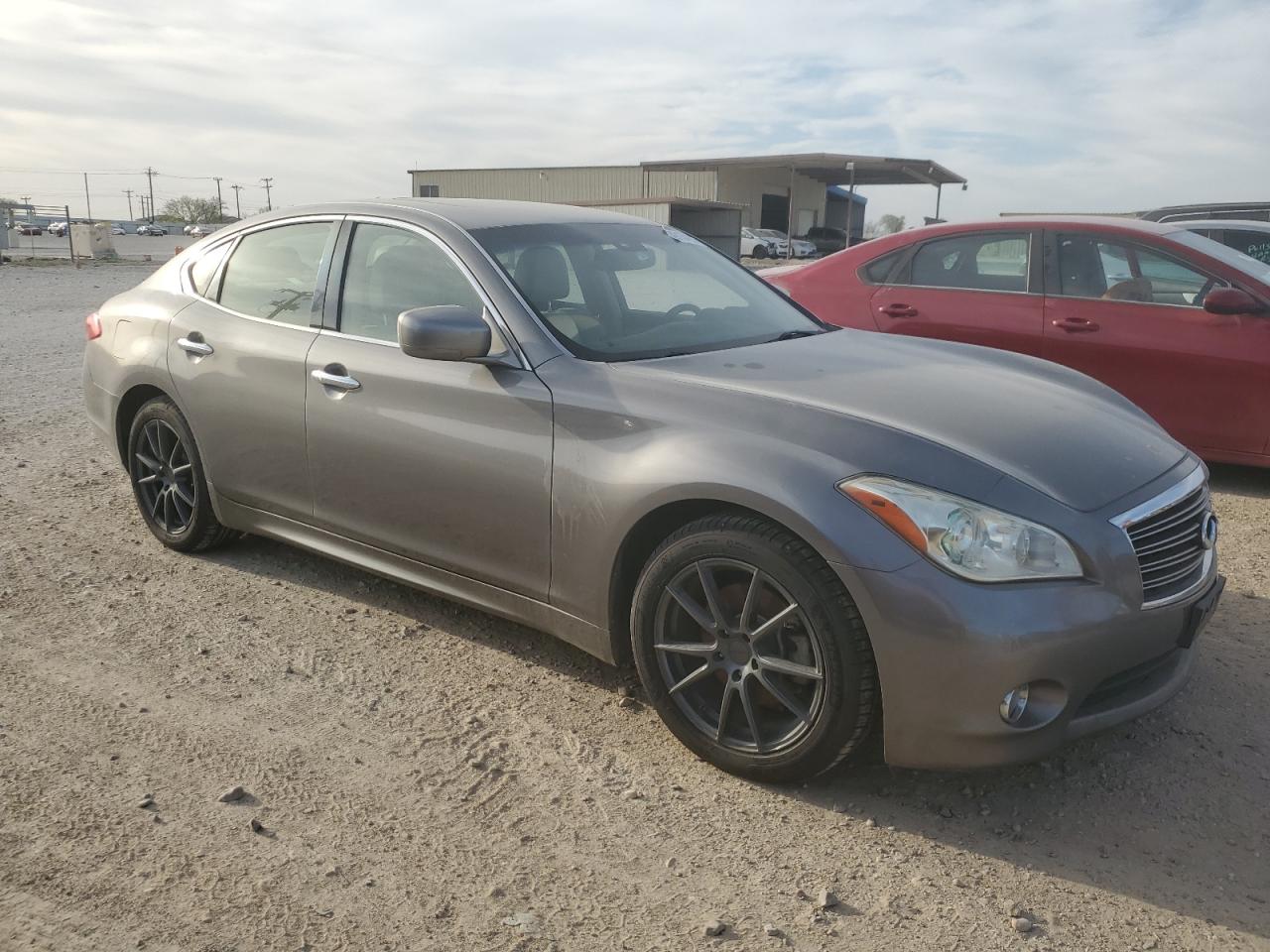 2011 Infiniti M - Image 4