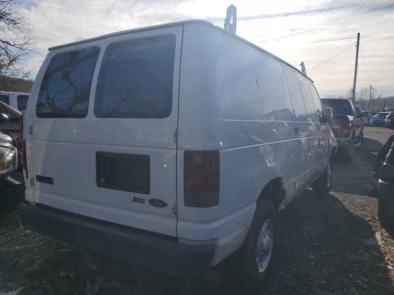 2009 Ford Econoline - Image 3