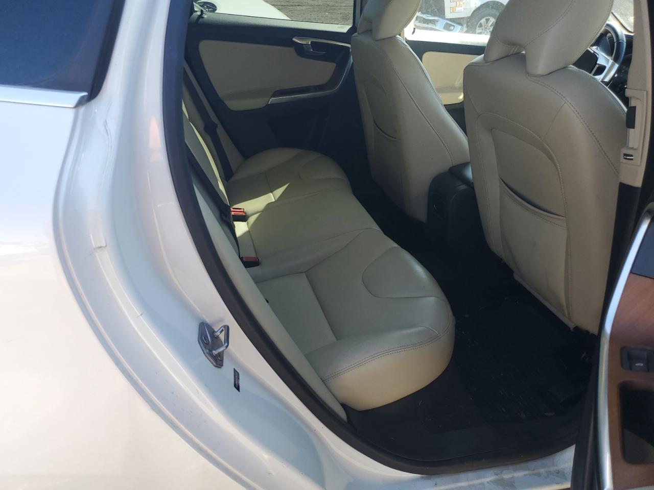 2017 Volvo XC60 - Image 11