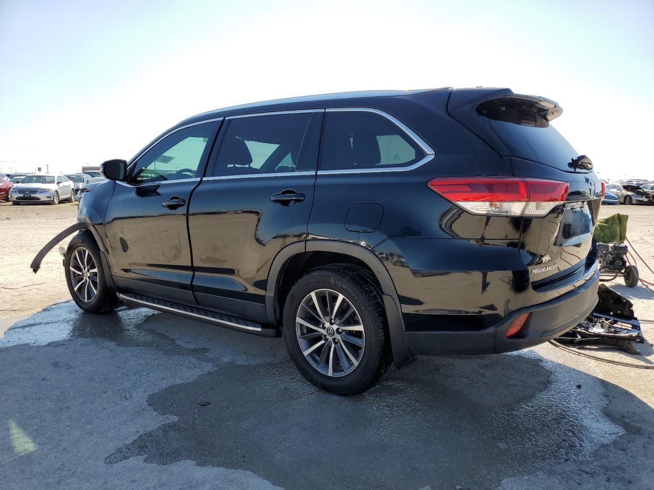2019 Toyota Highlander - Image 2
