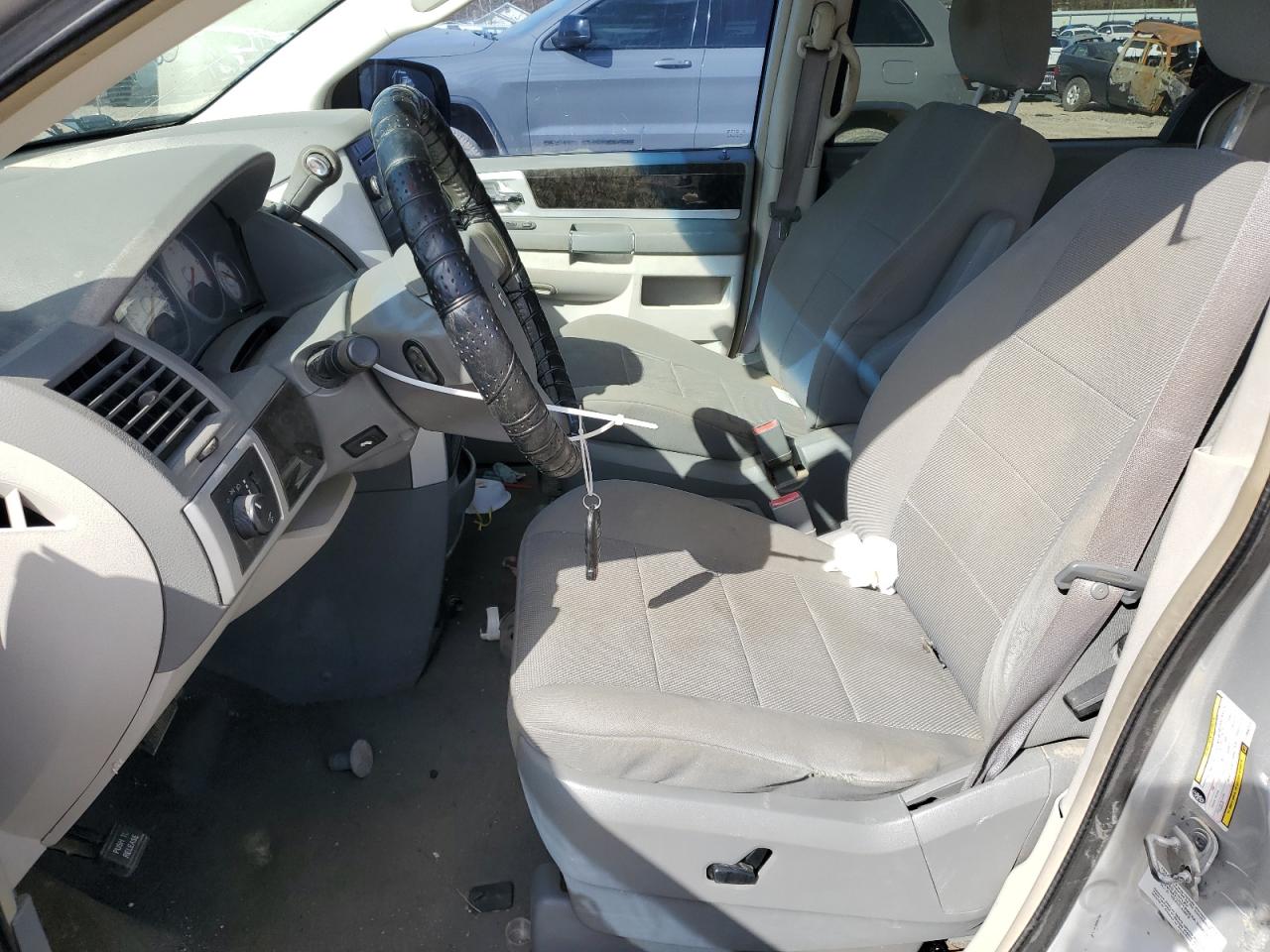 2009 Dodge Caravan - Image 7