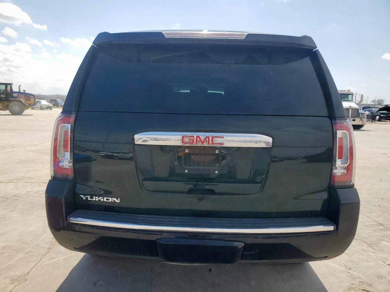 2015 GMC Yukon - Image 6