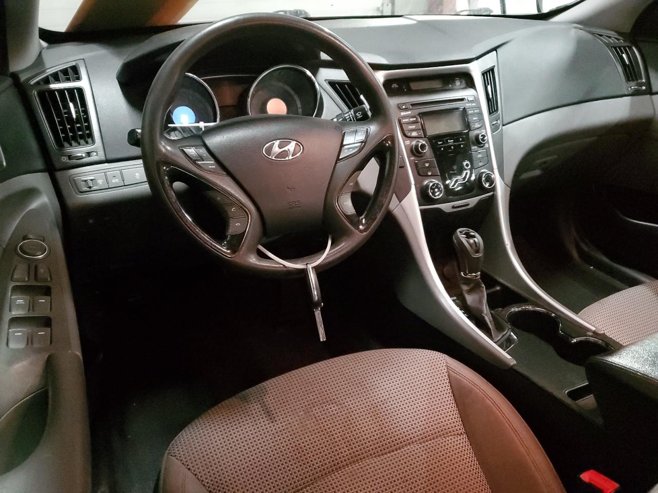 2012 Hyundai Sonata - Image 8