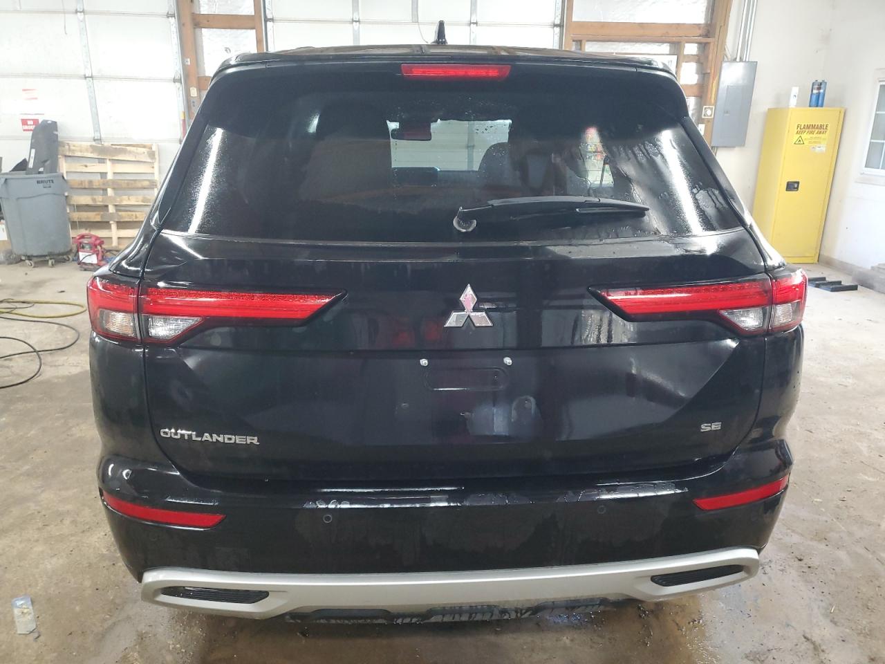 2024 Mitsubishi Outlander - Image 6