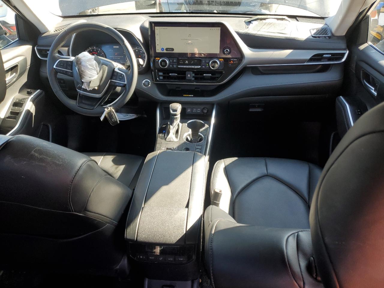 2023 Toyota Highlander - Image 8