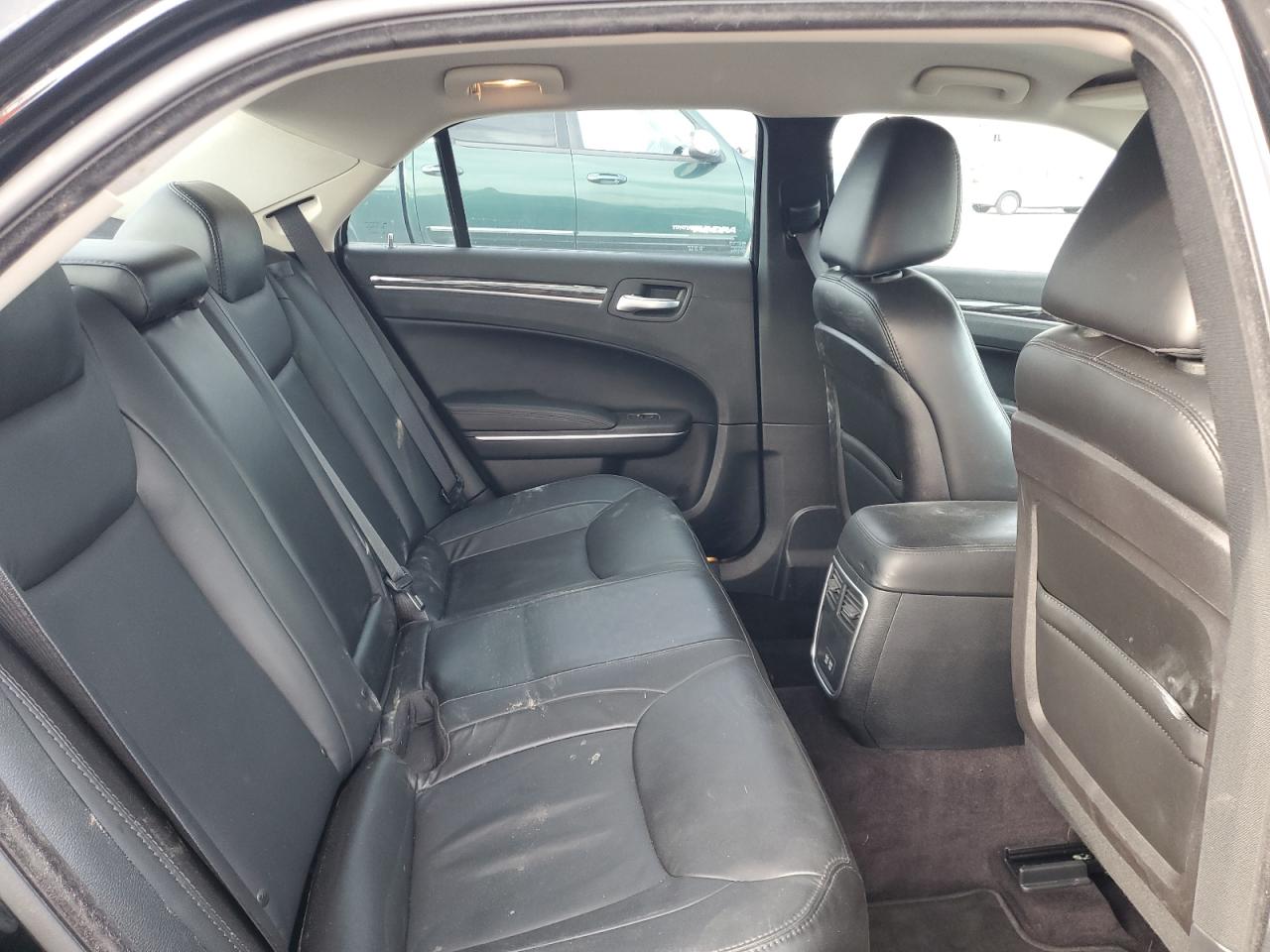 2016 Chrysler 300 - Image 10