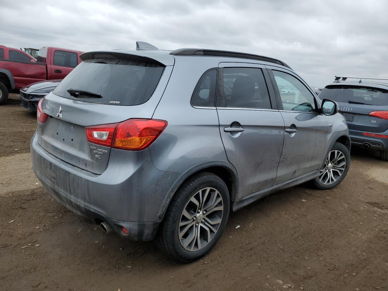 2017 Mitsubishi Outlander - Image 3