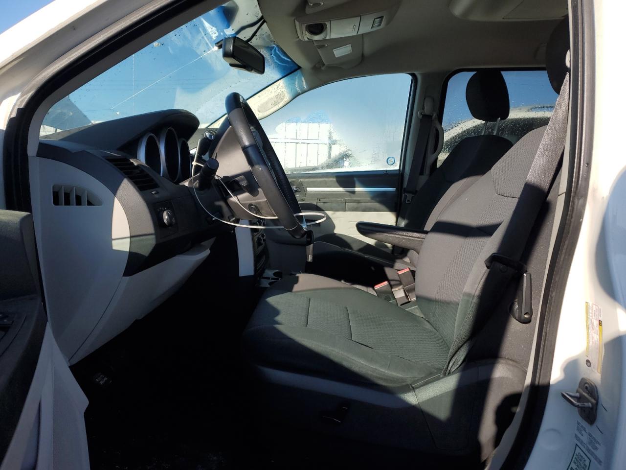 2010 Dodge Caravan - Image 7
