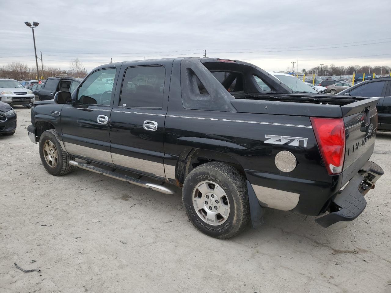 2004 Chevrolet Avalanche - Image 2