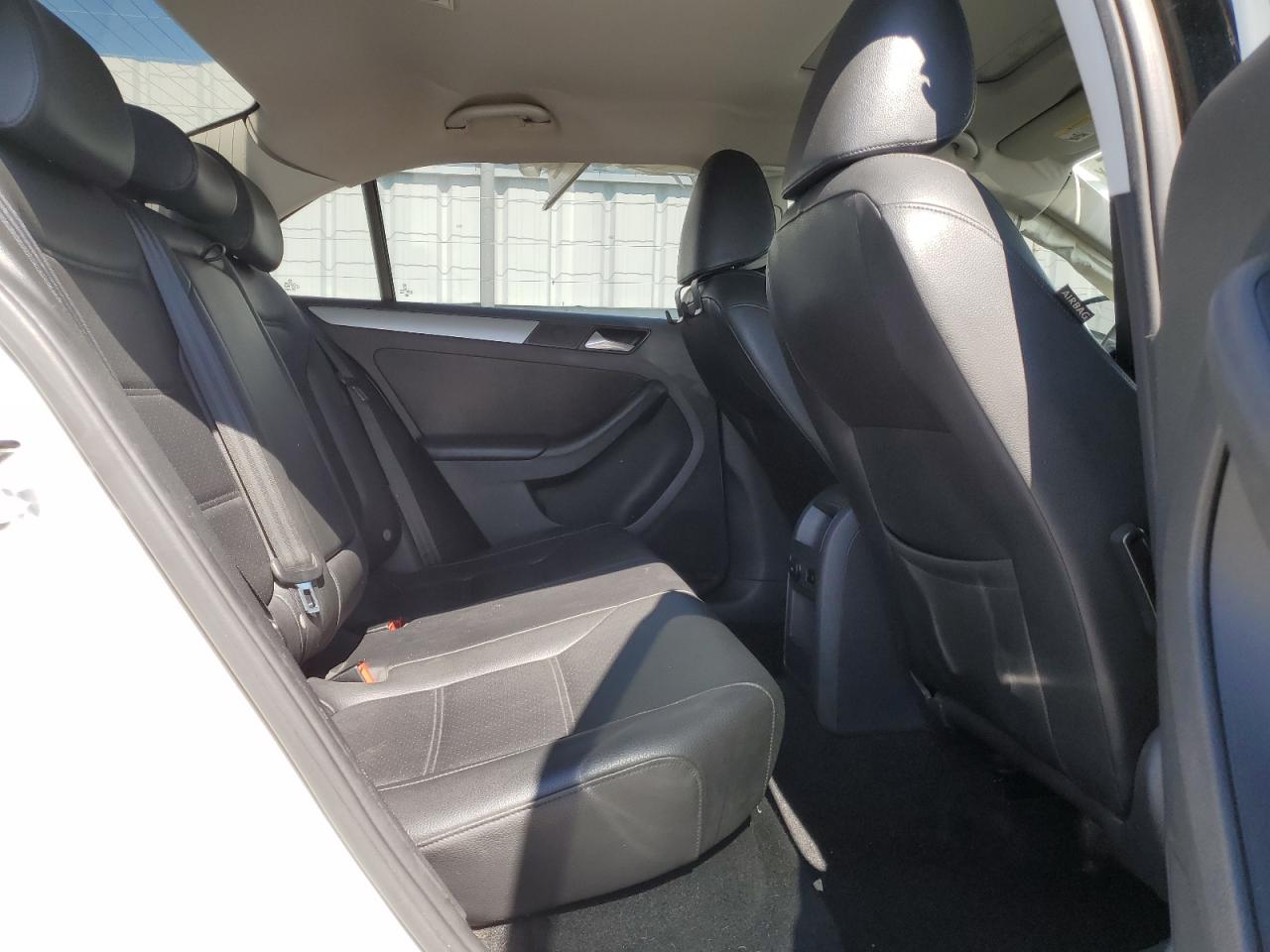 2014 Volkswagen Jetta - Image 10