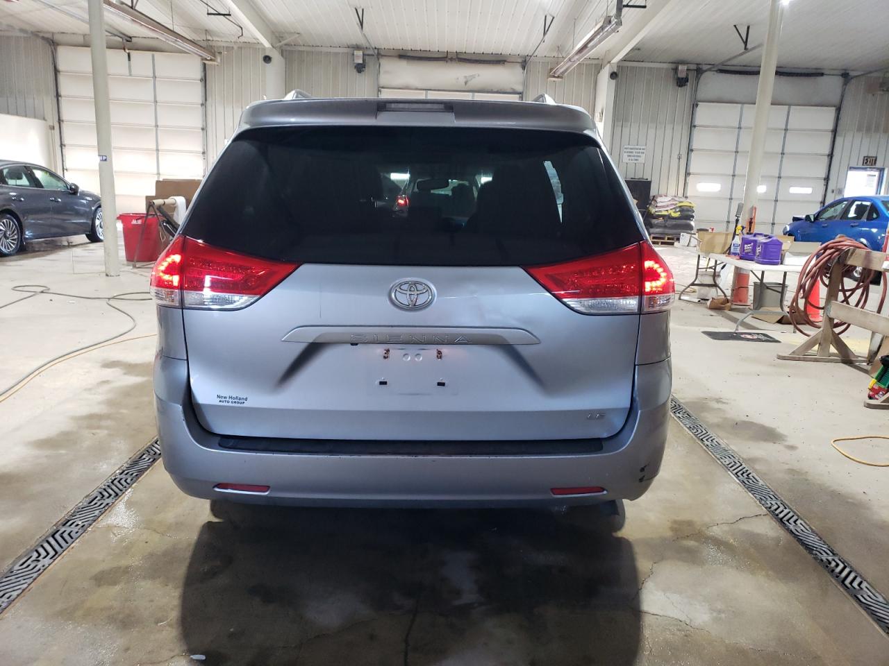 2014 Toyota Sienna - Image 6