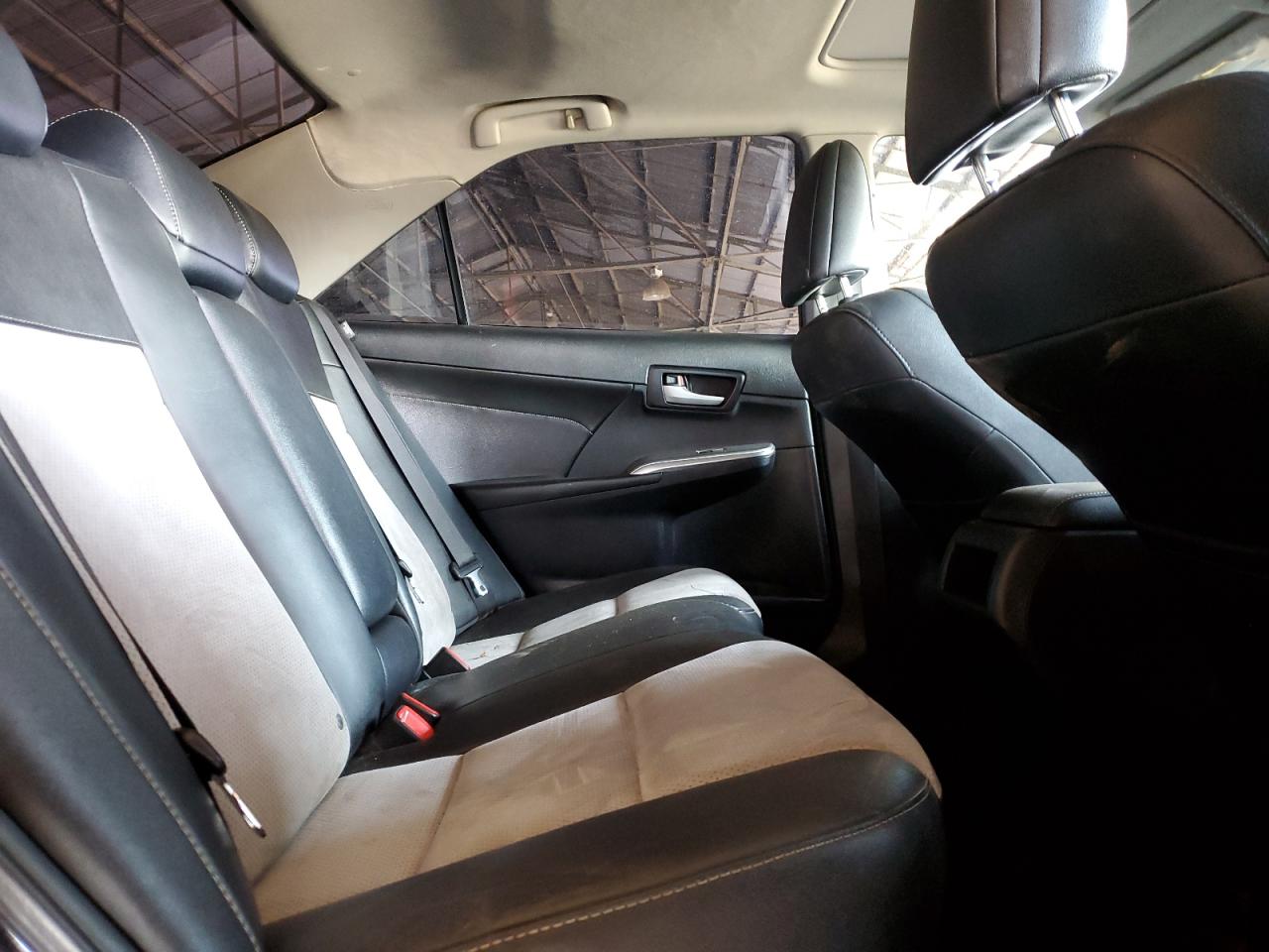 2014 Toyota Camry - Image 10