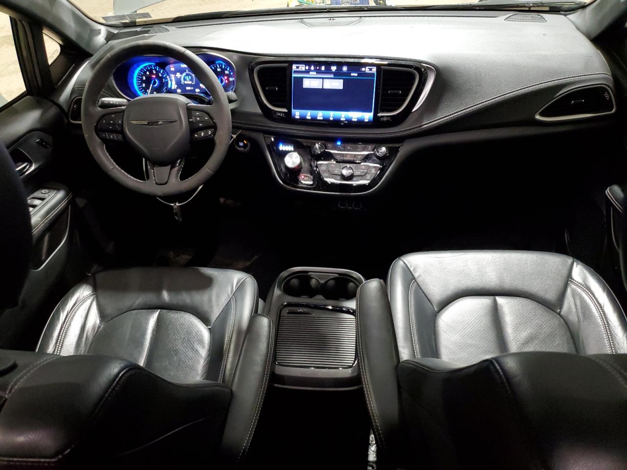 2022 Chrysler Pacifica - Image 8