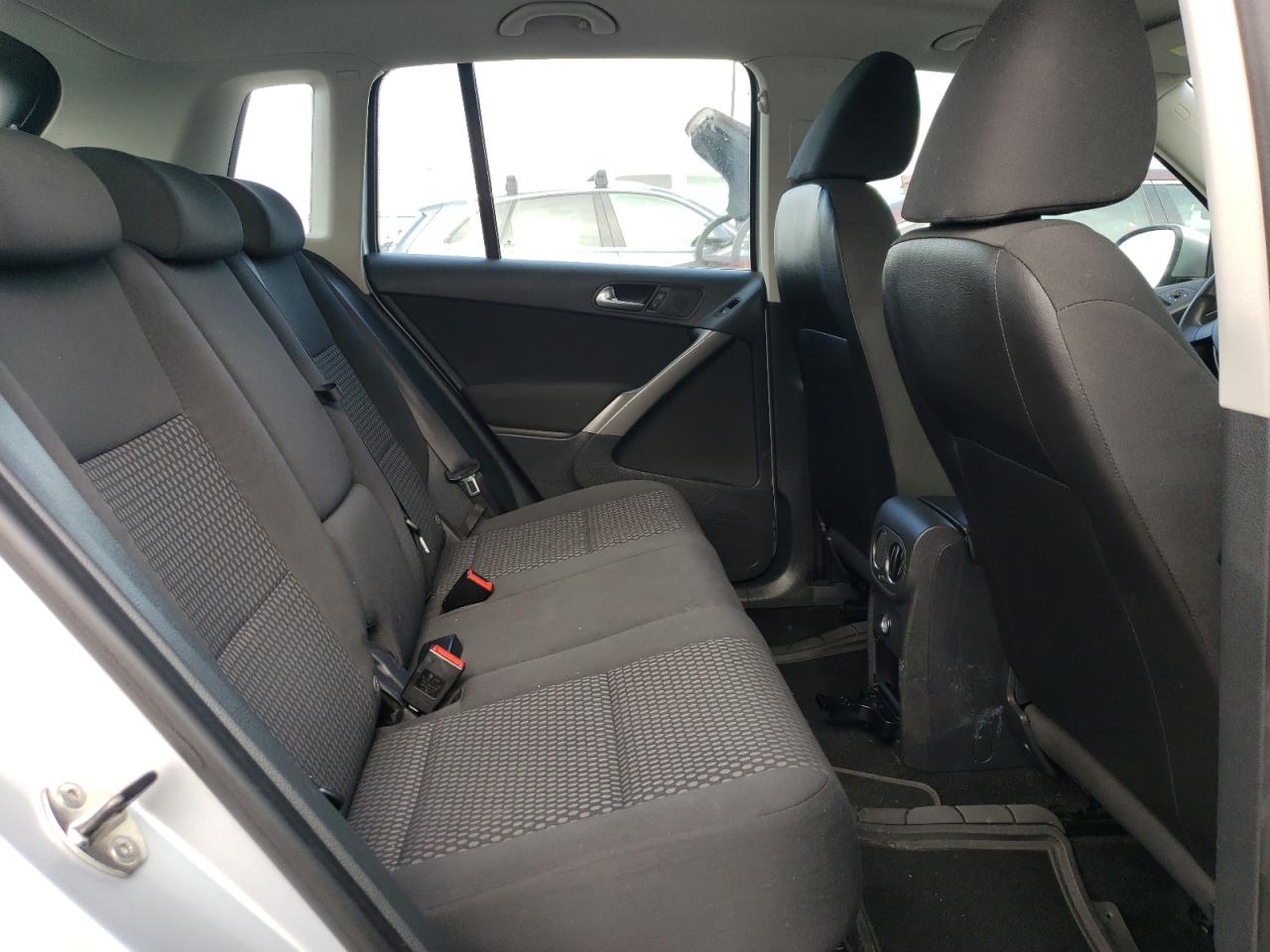 2009 Volkswagen Tiguan - Image 11