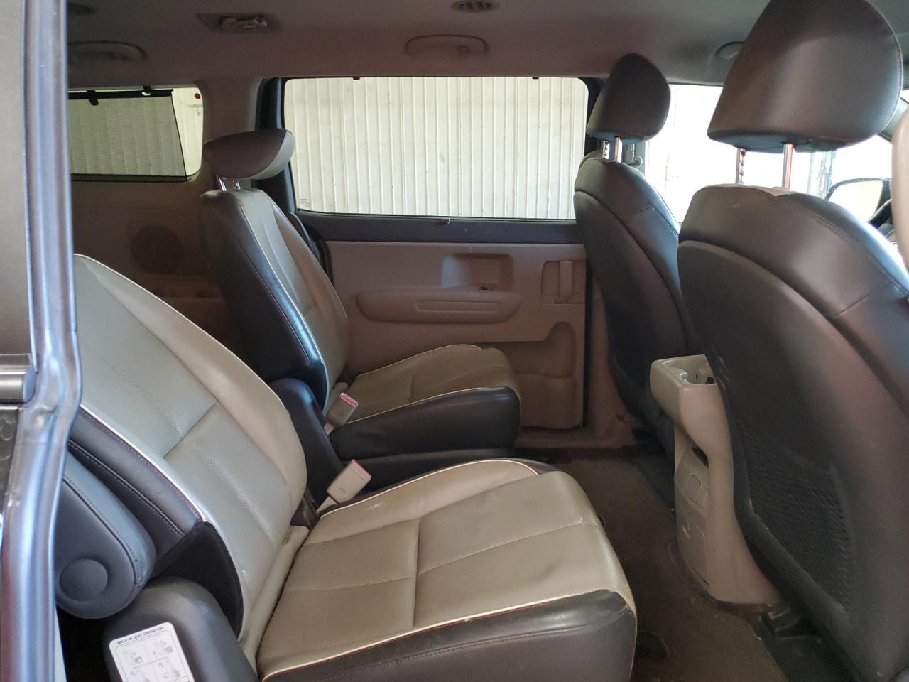 2017 Kia Sedona - Image 11