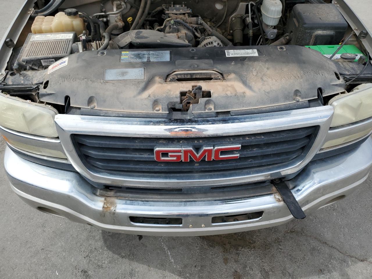 2005 GMC Sierra - Image 11