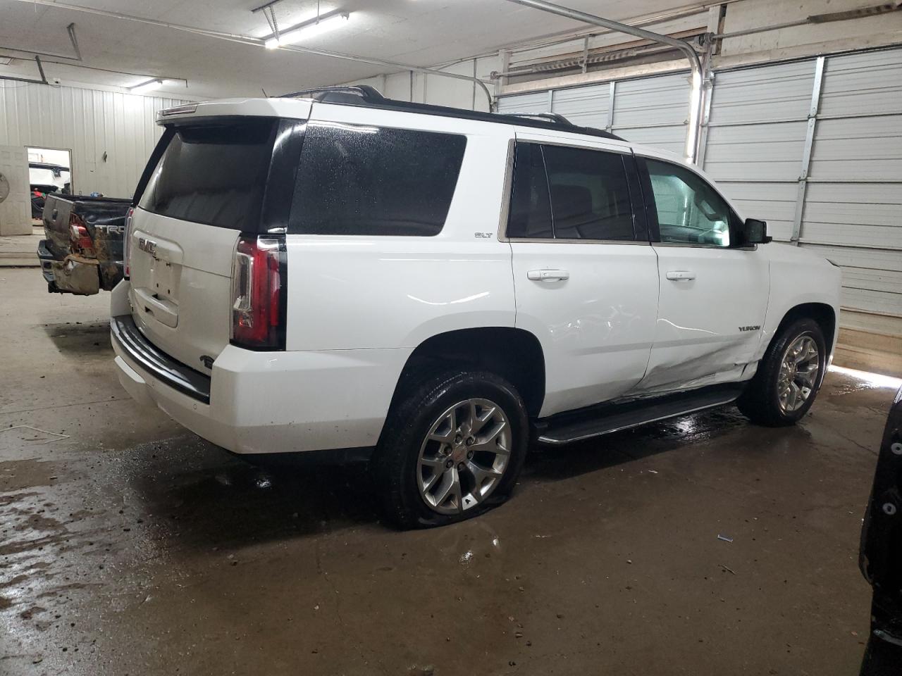 2016 GMC Yukon - Image 3