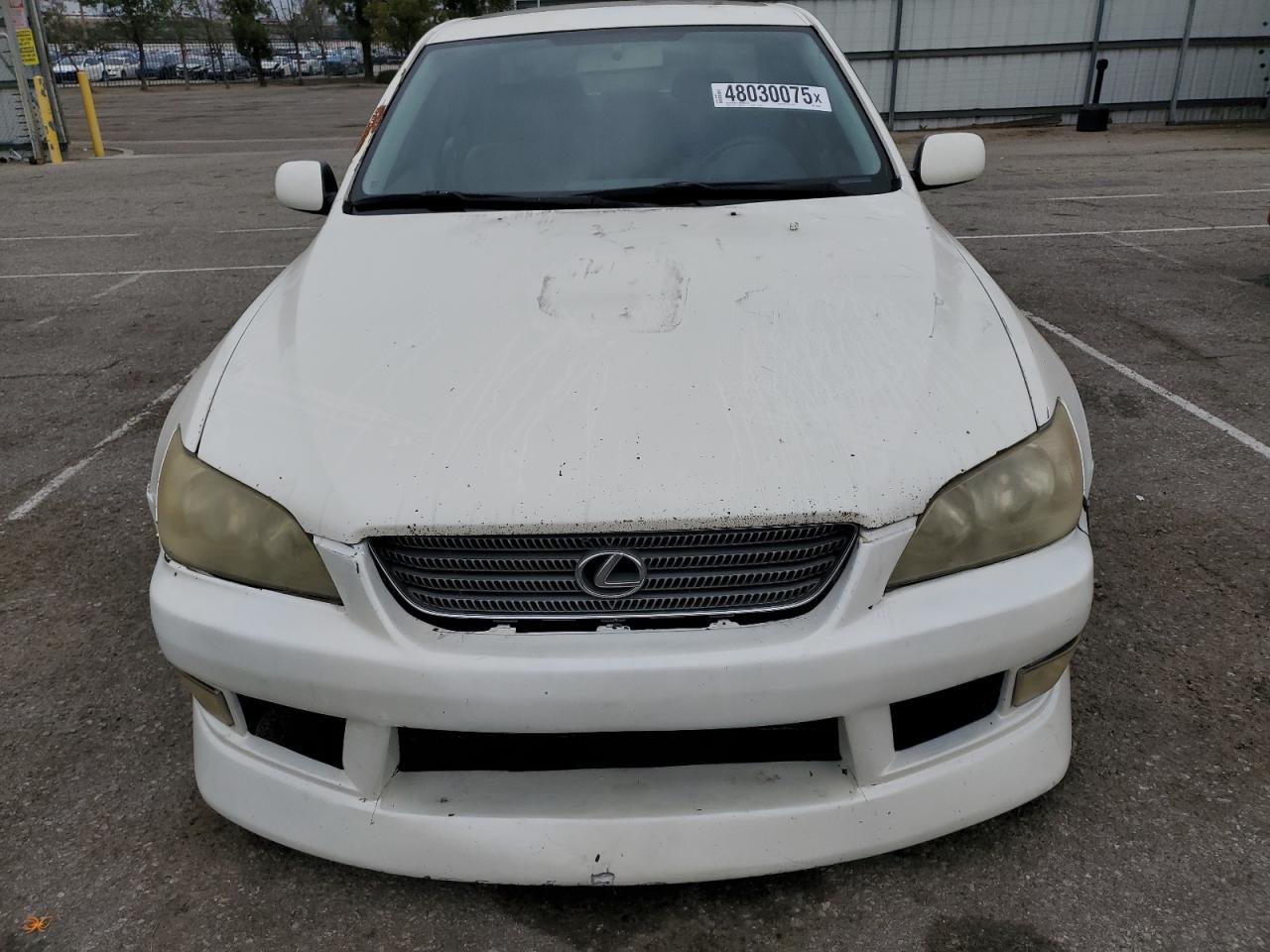 2001 Lexus IS - Image 5