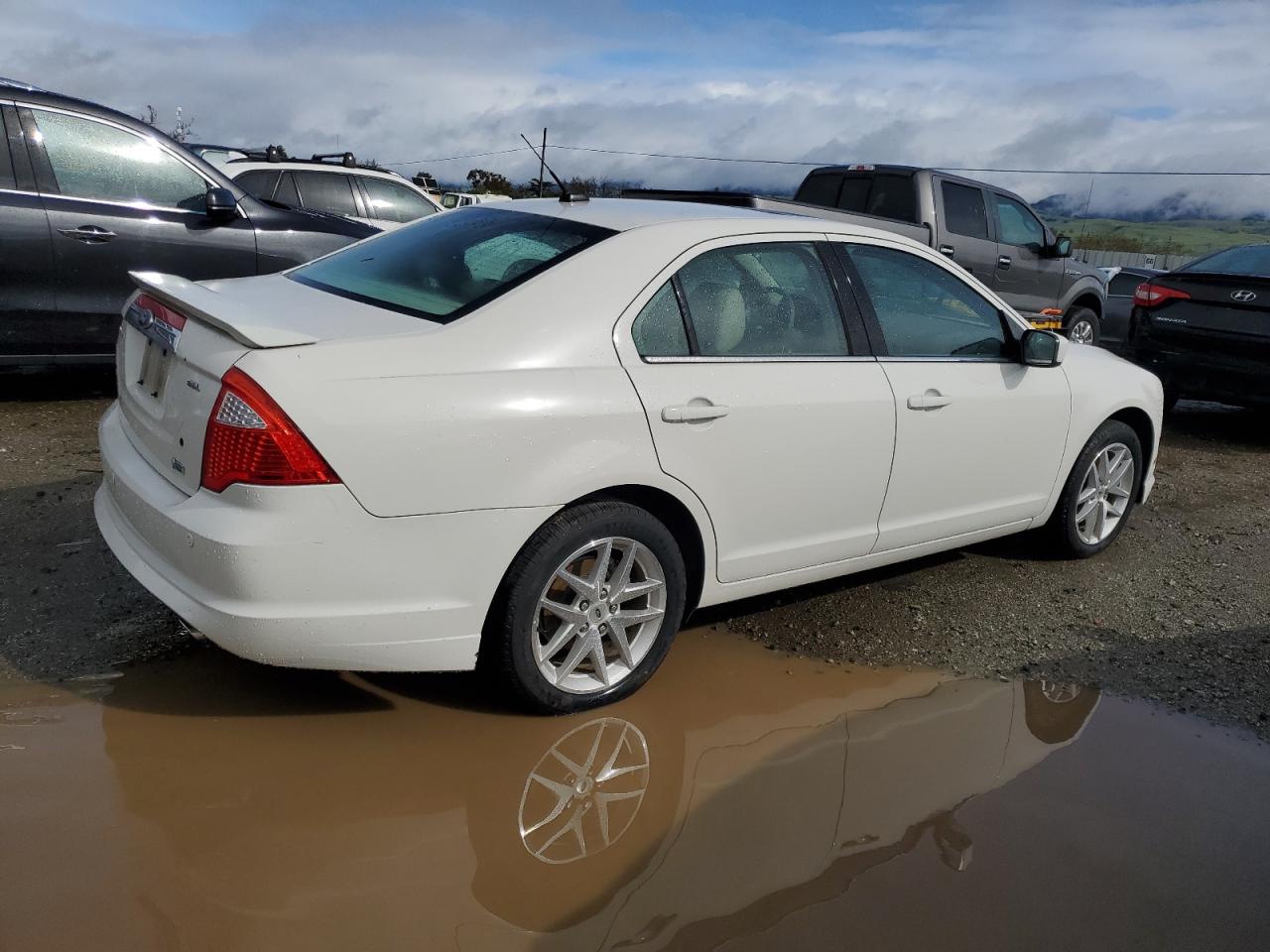 2010 Ford Fusion - Image 3