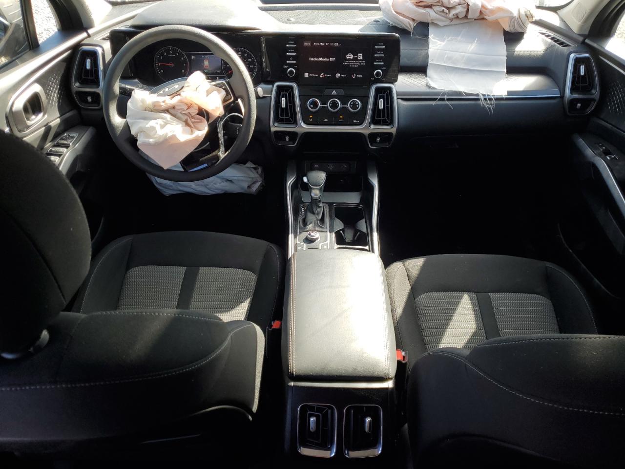 2023 Kia Sorento - Image 8