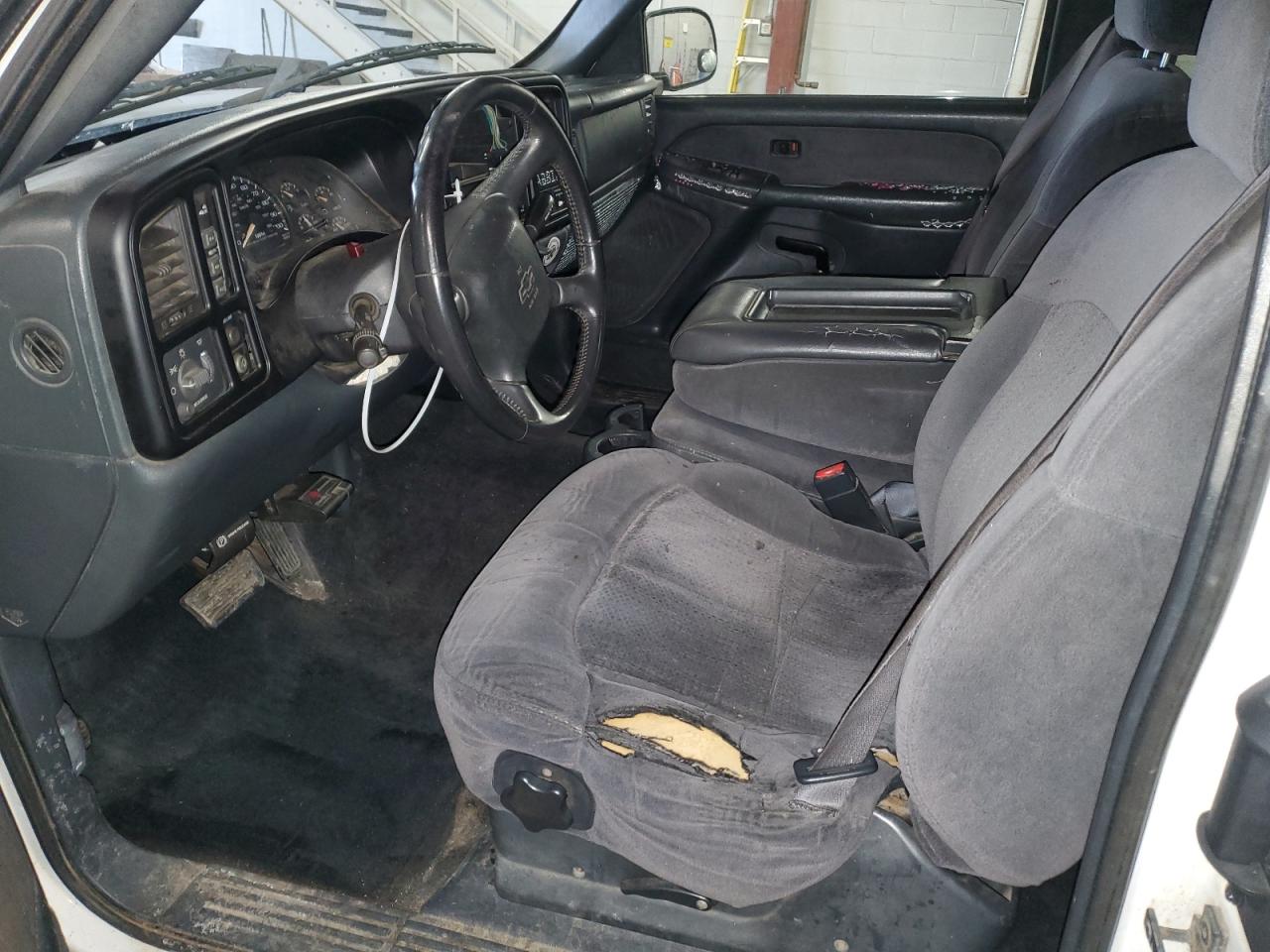 2002 Chevrolet Silverado - Image 7