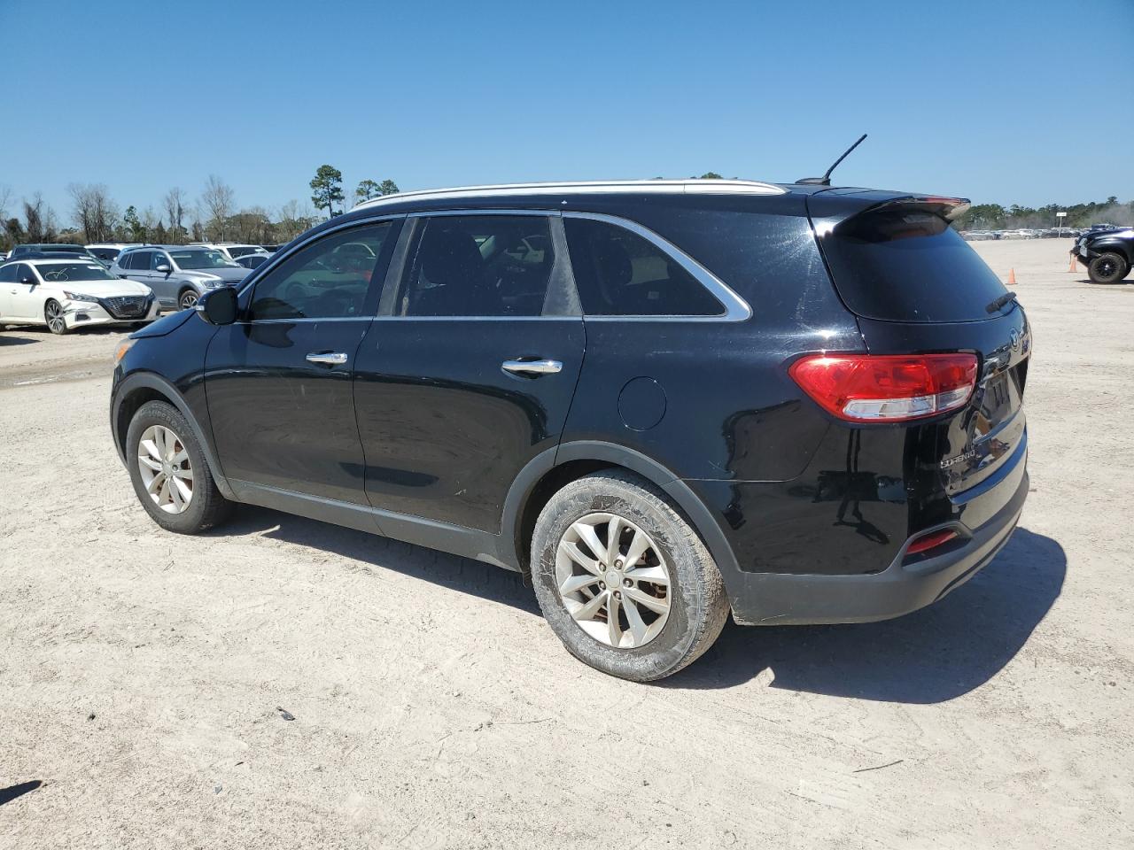 2016 Kia Sorento - Image 2