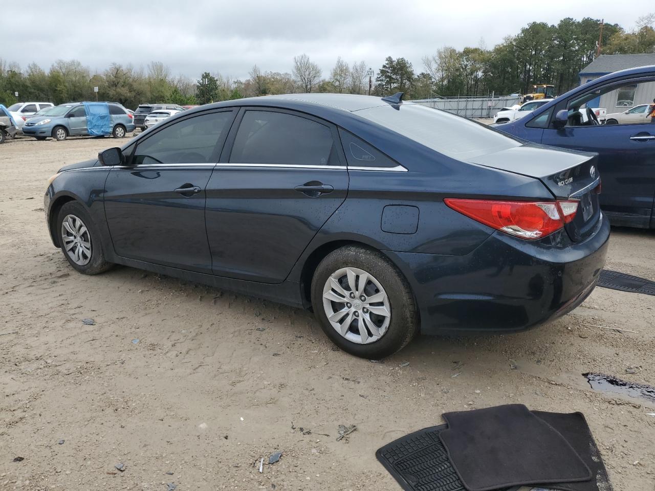 2011 Hyundai Sonata - Image 2