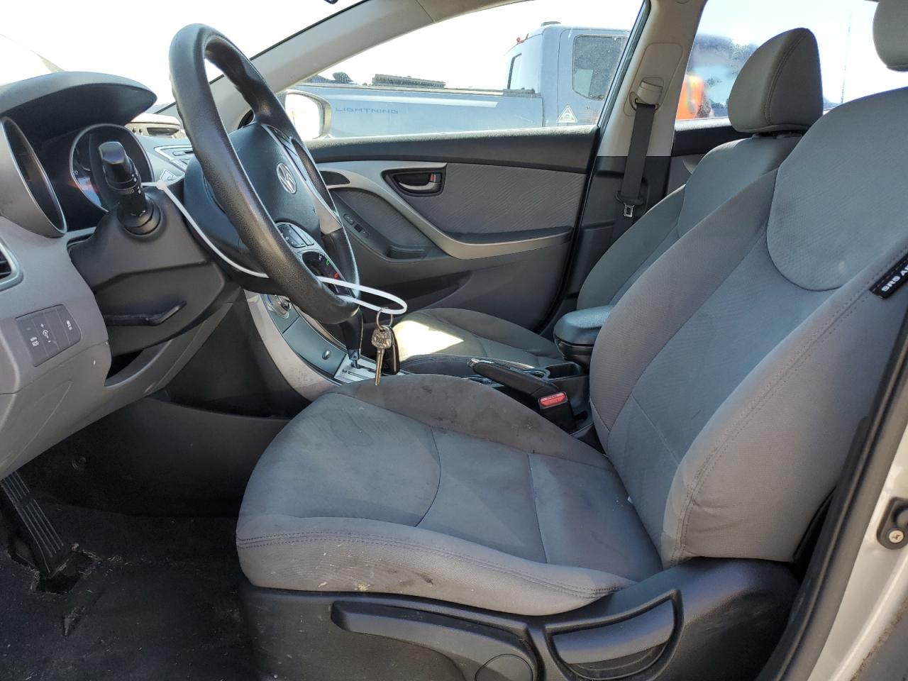 2012 Hyundai Elantra - Image 7