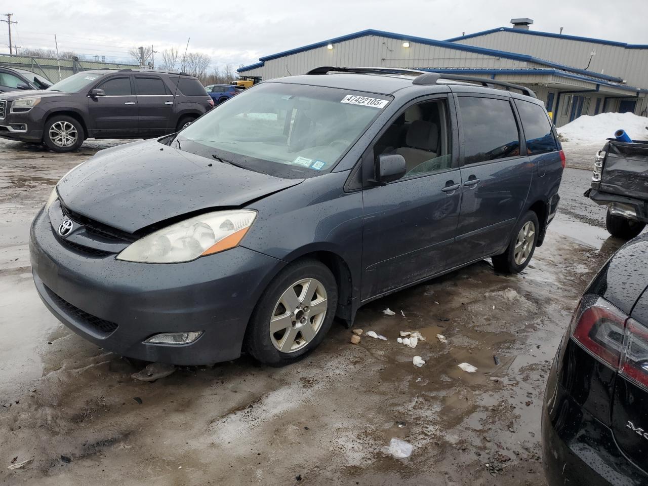 2009 Toyota Sienna - Image 1