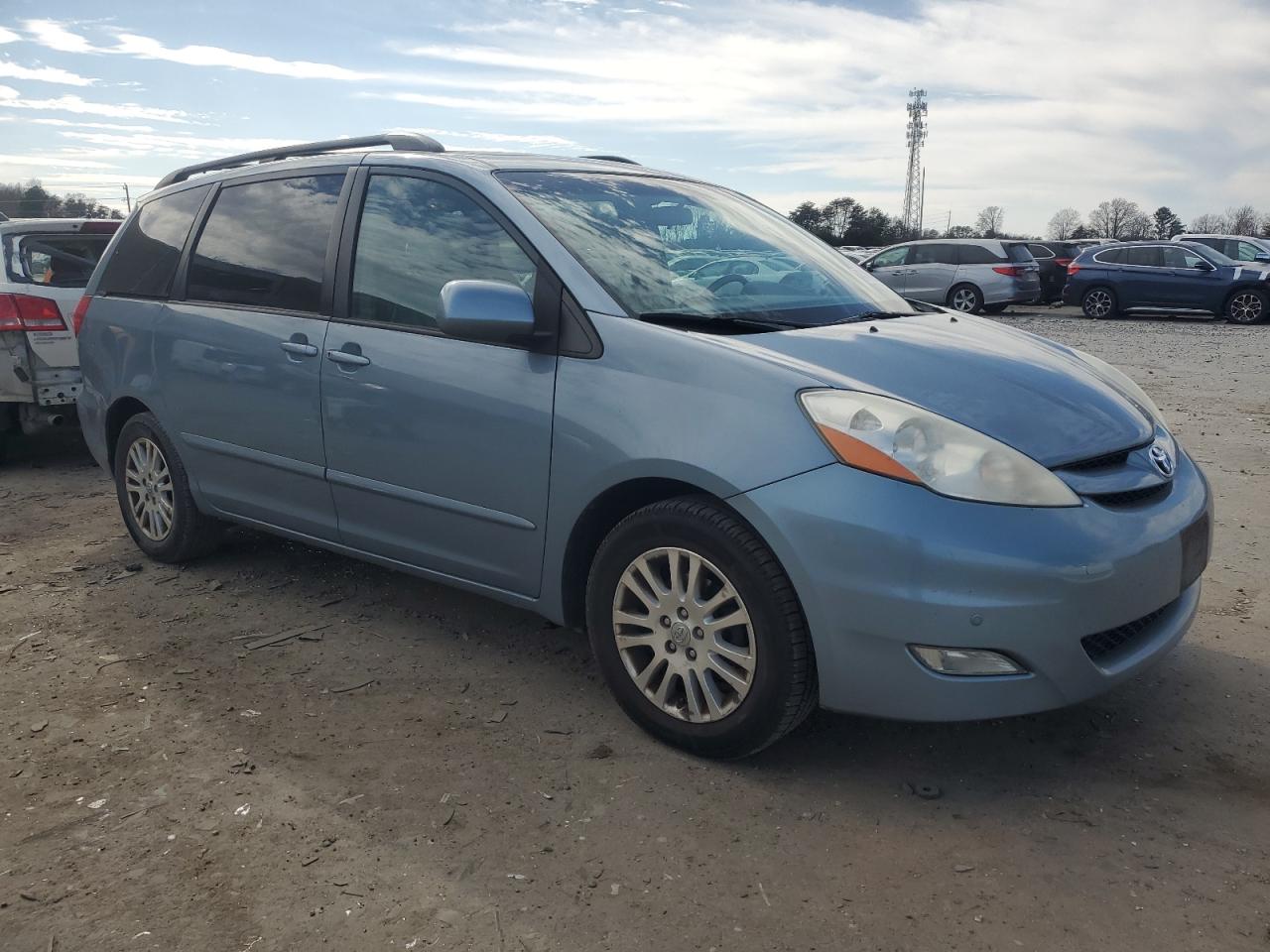 2010 Toyota Sienna - Image 4
