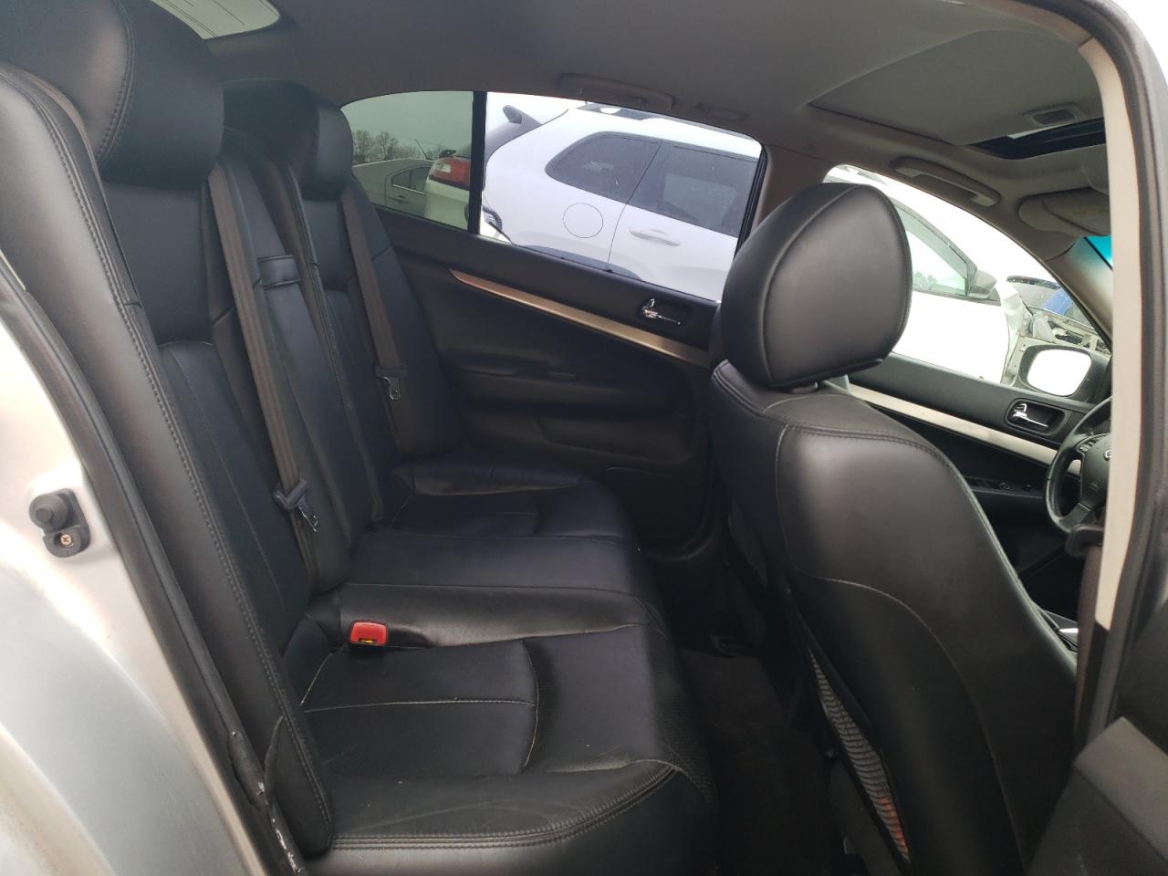 2015 Infiniti Q40 - Image 10