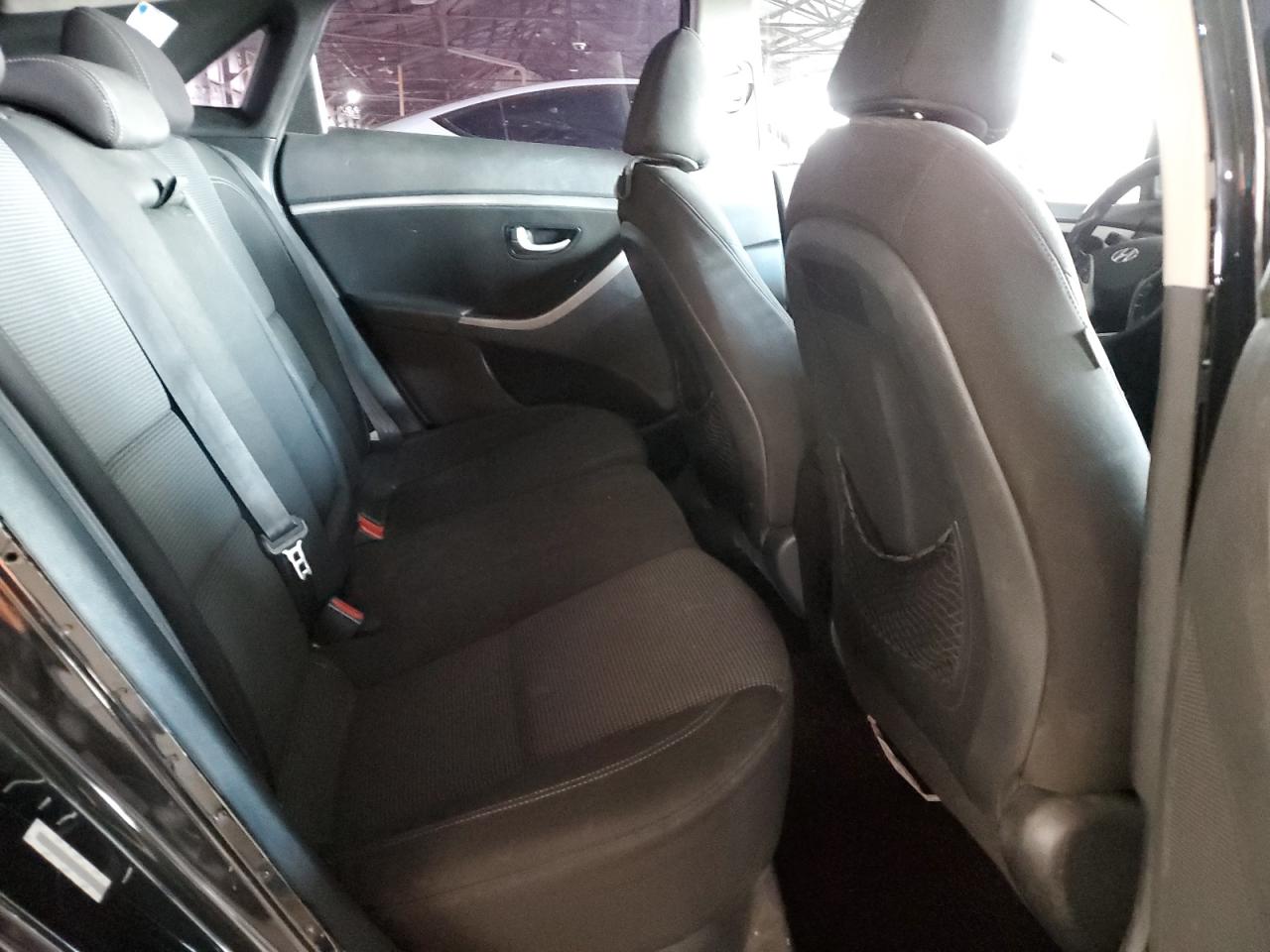 2013 Hyundai Elantra - Image 11